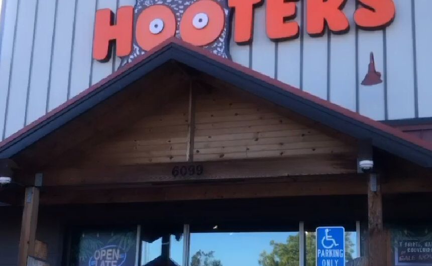 Hooters Rohnert Park